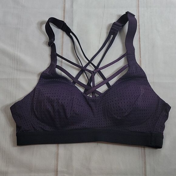 𝅺victoria's Secret Sport Sports Bra size 32A with fun straps in front and back! - Picture 1 of 4